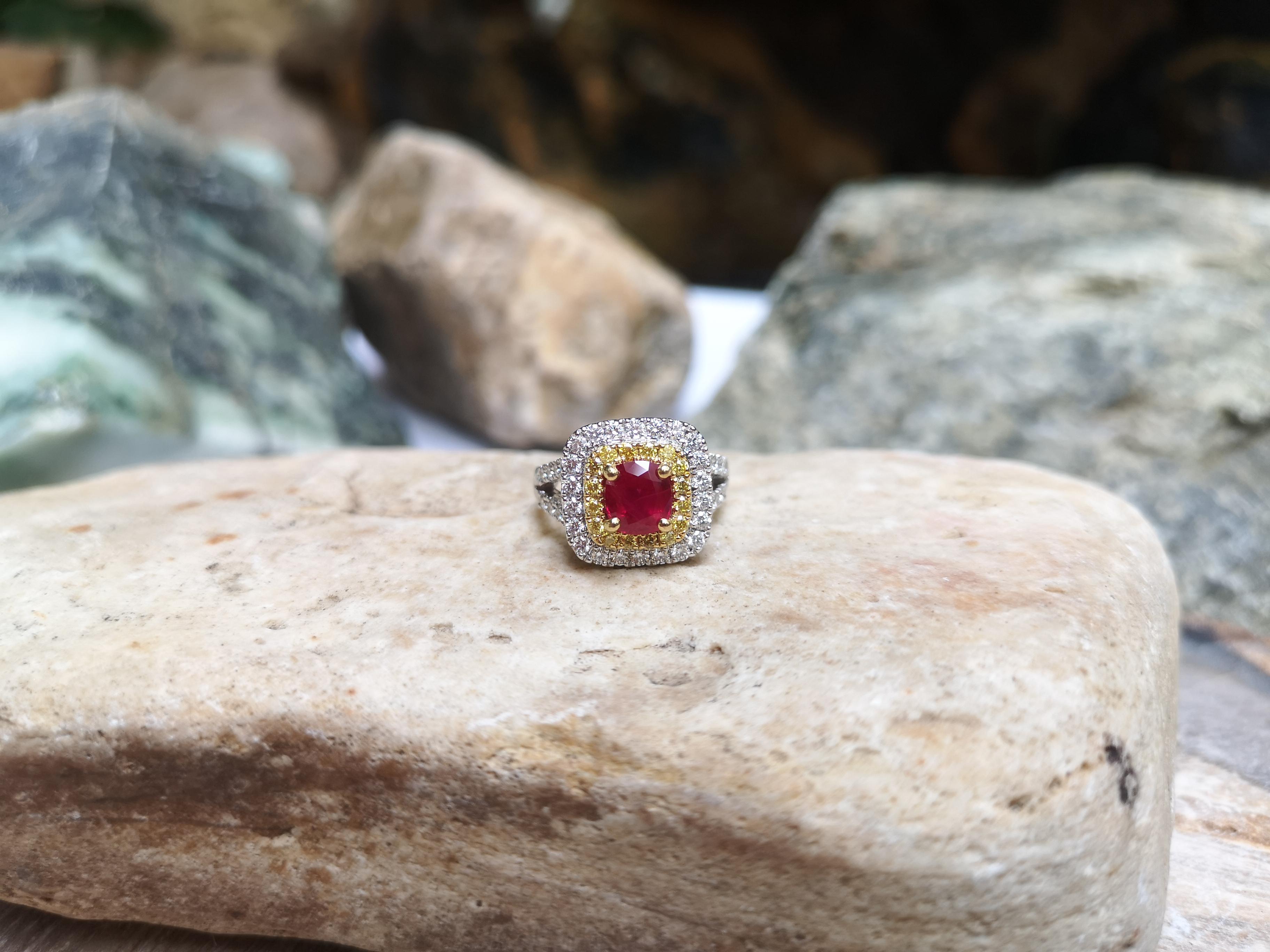 Contemporary Certified Burmese Ruby, Diamond and Yellow Diamond Ring in 18 Karat White Gold For Sale