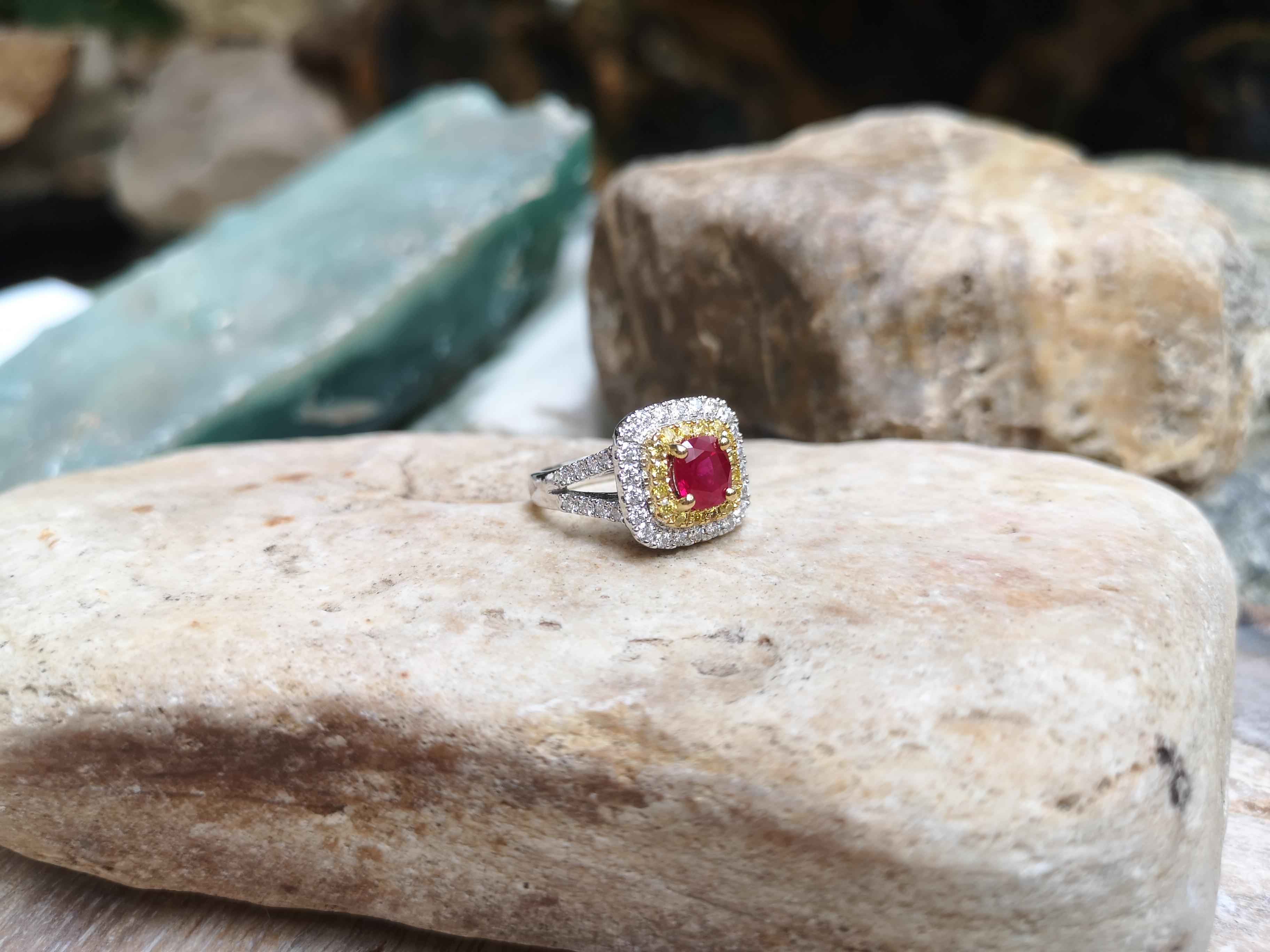 Certified Burmese Ruby, Diamond and Yellow Diamond Ring in 18 Karat White Gold In New Condition For Sale In Bangkok, TH