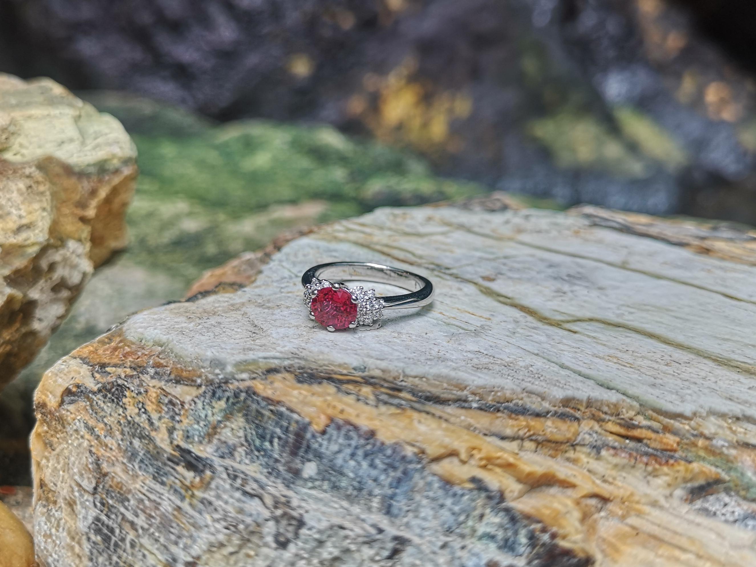 Certified Burmese Ruby with Diamond Ring Set in 18 Karat White Gold For Sale 8