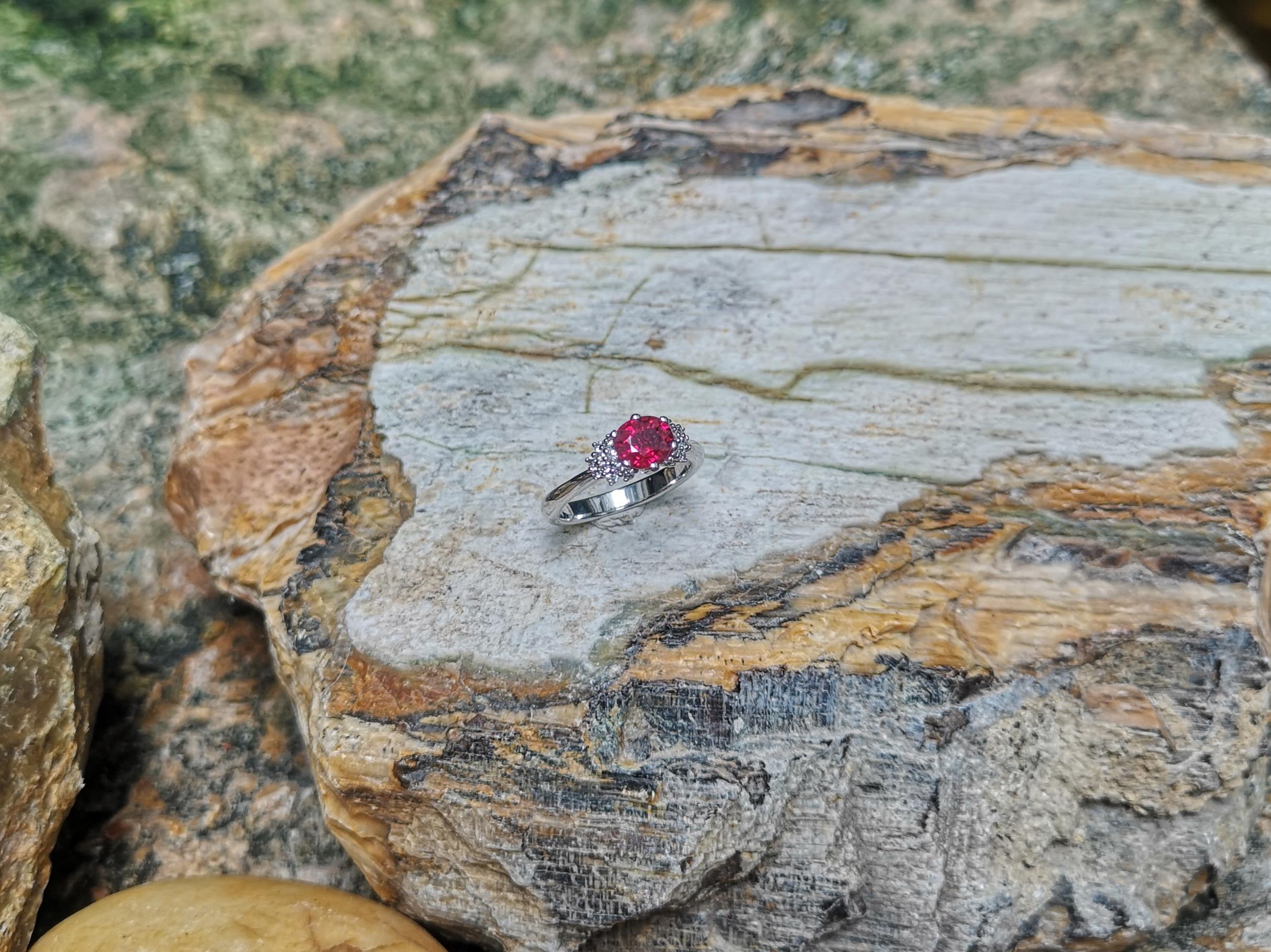 Certified Burmese Ruby with Diamond Ring Set in 18 Karat White Gold For Sale 1