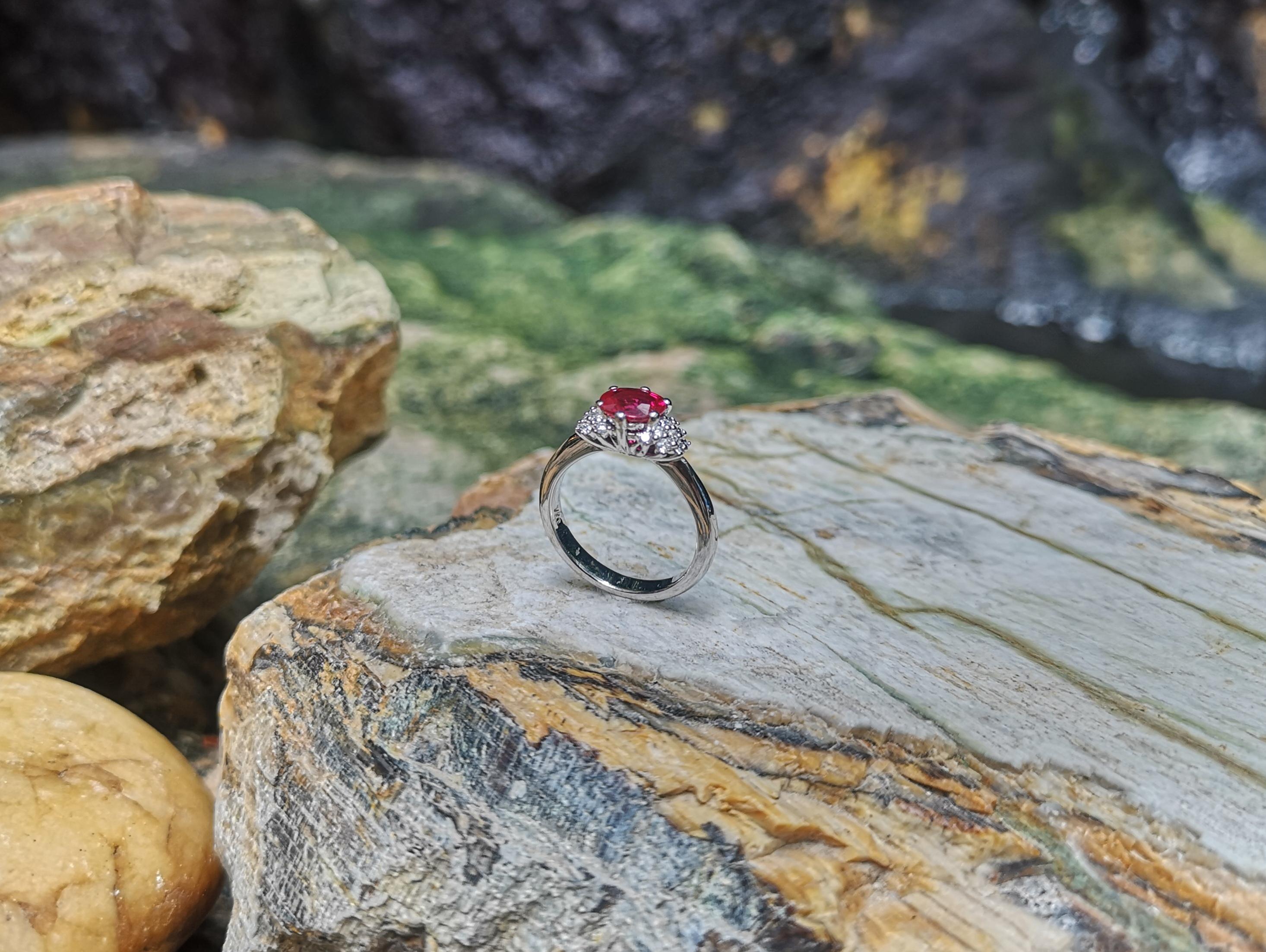 Certified Burmese Ruby with Diamond Ring Set in 18 Karat White Gold For Sale 3