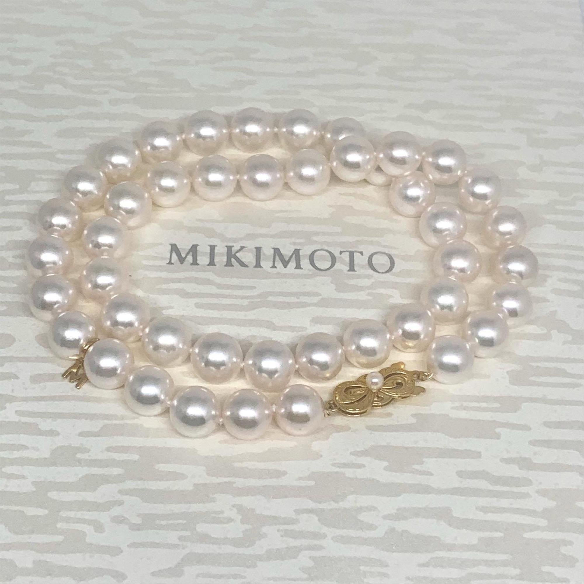 Certified by Mikimoto Large 18 Karat Gold Pearl Necklace In New Condition In Brooklyn, NY