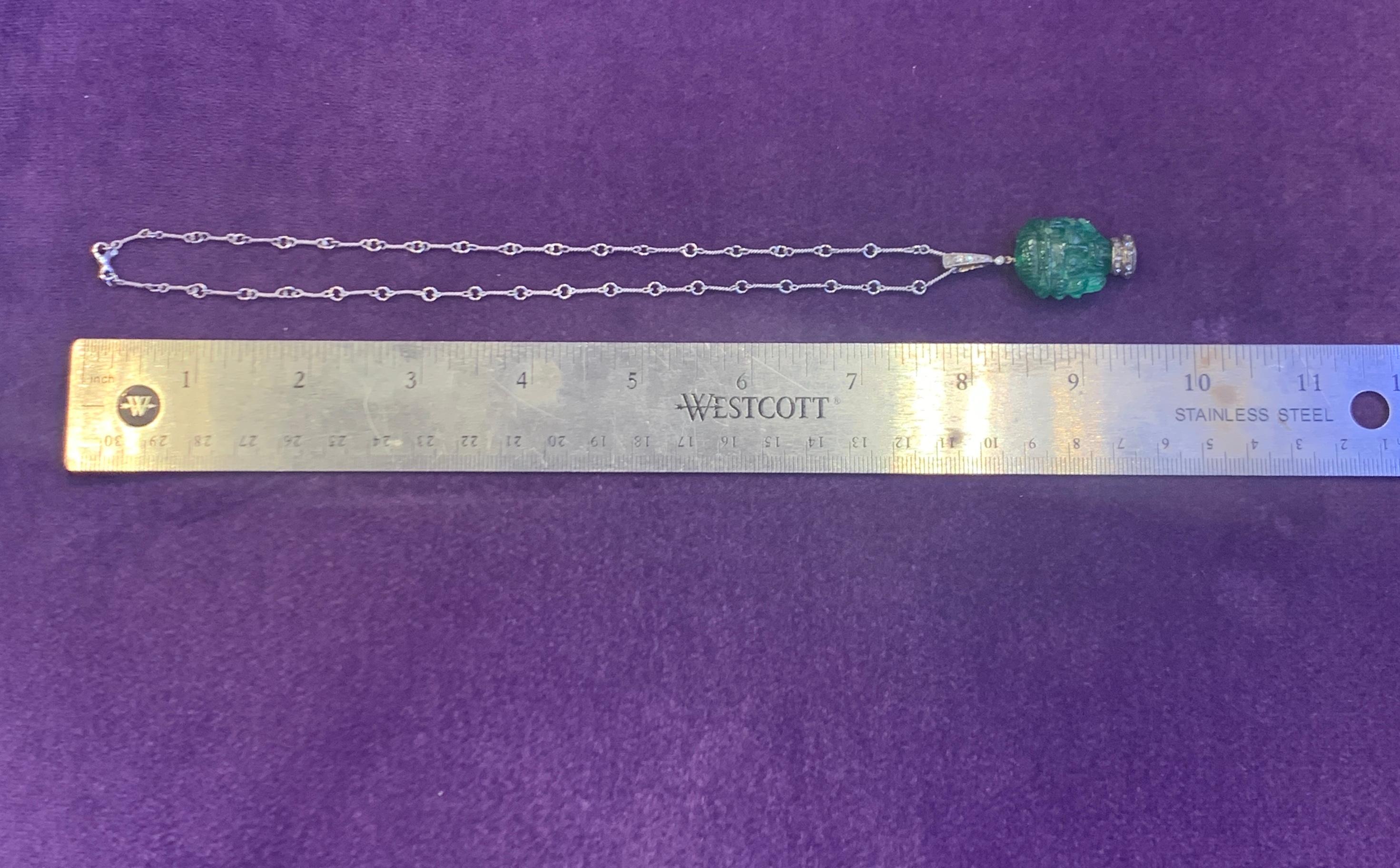 Collana con ciondolo di Gesù in smeraldo intagliato certificato in vendita 4