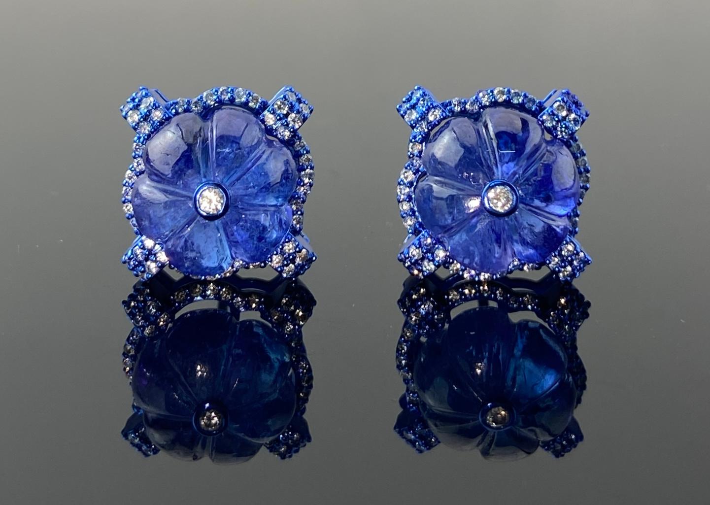 ALLE UNSERE PREISE BEINHALTEN IM VORAUS BEZAHLTE TARIFE UND ZÖLLE   SIE WERDEN BEI DER LIEFERUNG NICHTS BEZAHLEN.  

Der Ohrring besteht aus sorgfältig von Hand geschnitzten, natürlichen Tansanit-Perlen, von denen jede eine beeindruckende Größe von