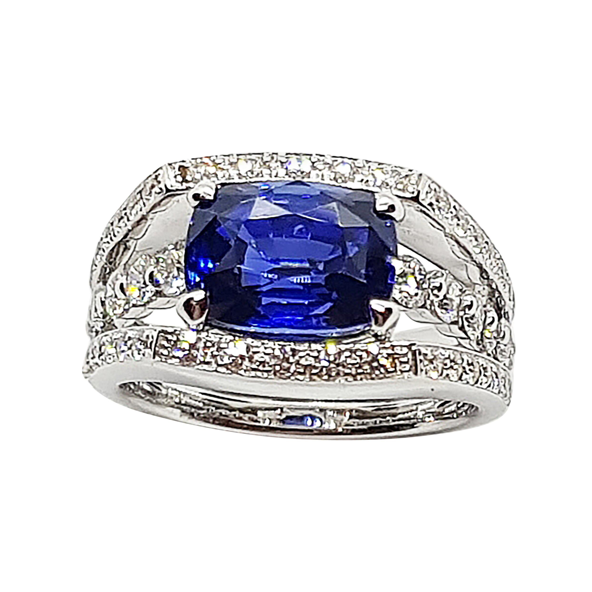 Certified Ceylon Blue Sapphire with Diamond Ring Set in 18 Karat White Gold For Sale