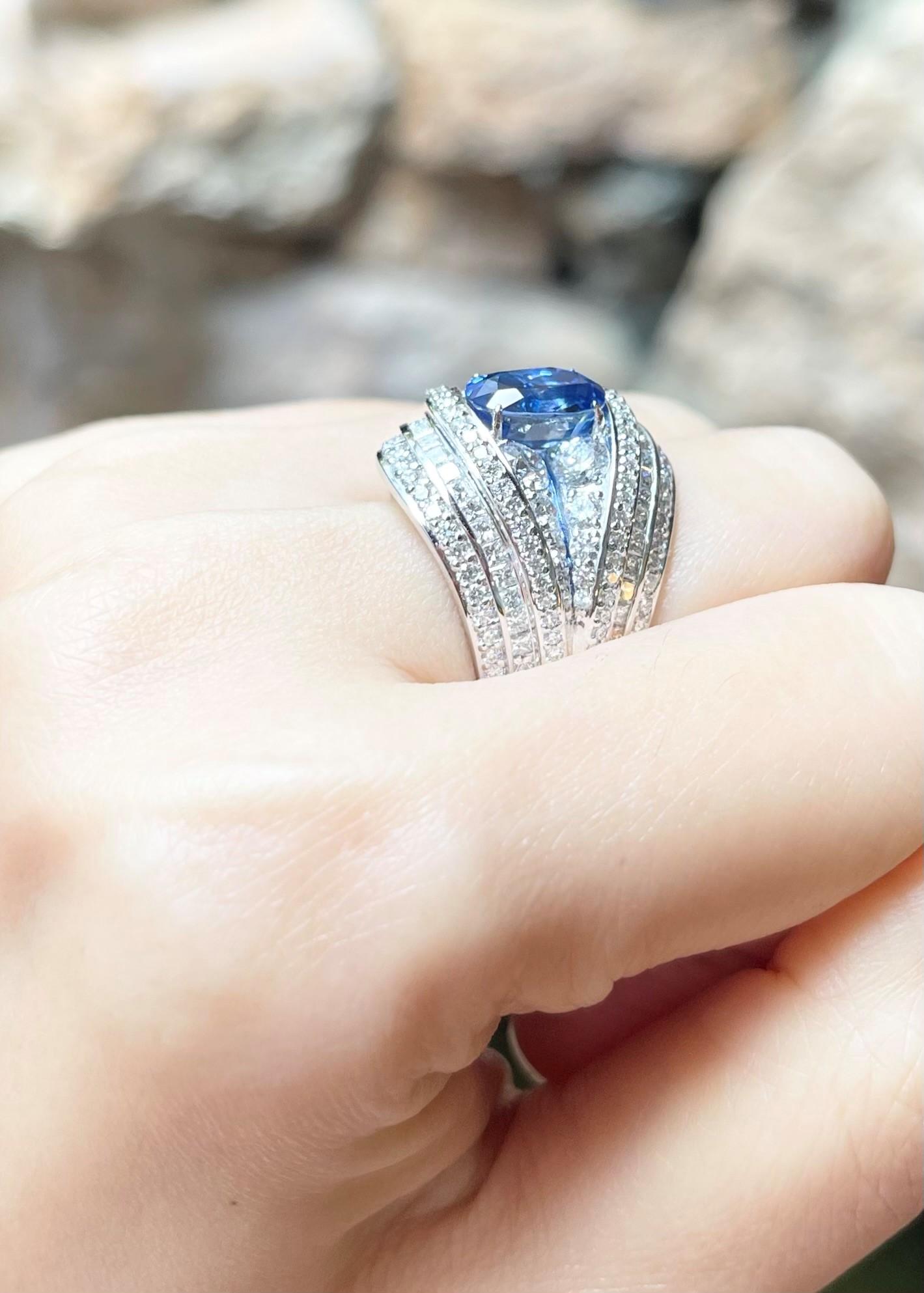 Ceylon Blauer Saphir 3,16 Karat mit Diamant 3,78 Karat Ring in 18K Weißgold gefasst
(Zertifiziert vom GIT: The Gem and Jewelry Institute of Thailand)

Breite:  2.5 cm 
Länge: 2.0 cm
Ringgröße: 54
Gesamtgewicht: 19,16 Gramm

