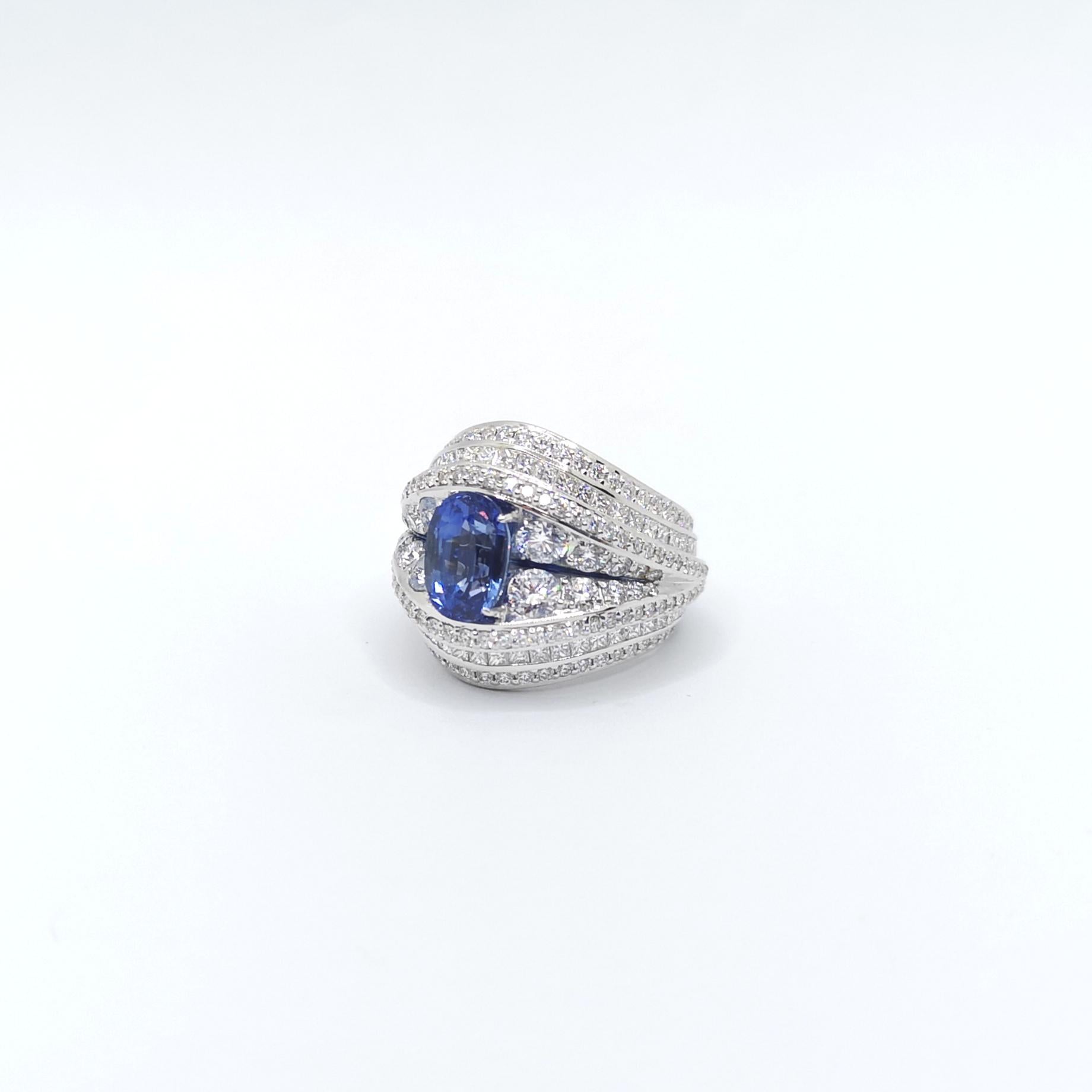 Zertifizierter Ceylon-Blauer Saphir mit Diamantring aus 18 Karat Weißgold im Angebot 1