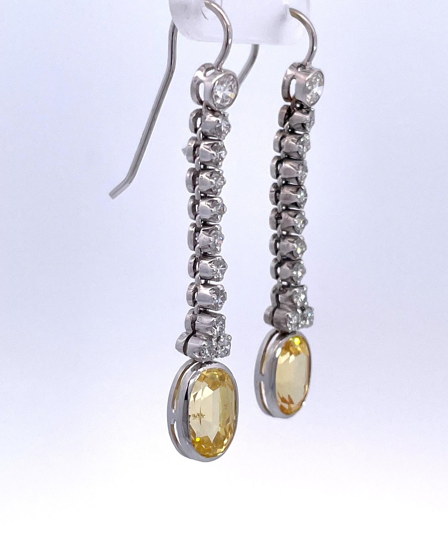Taglio ovale Orecchini a goccia con diamante giallo zaffiro certificato Ceylon senza calore in vendita