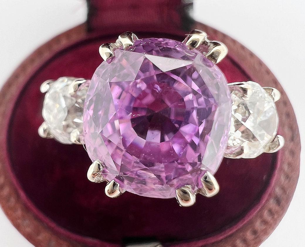 Antique Cushion Cut Certified Ceylon Pink saphir 5 carats and old cut Diamond Ring, 18k For Sale