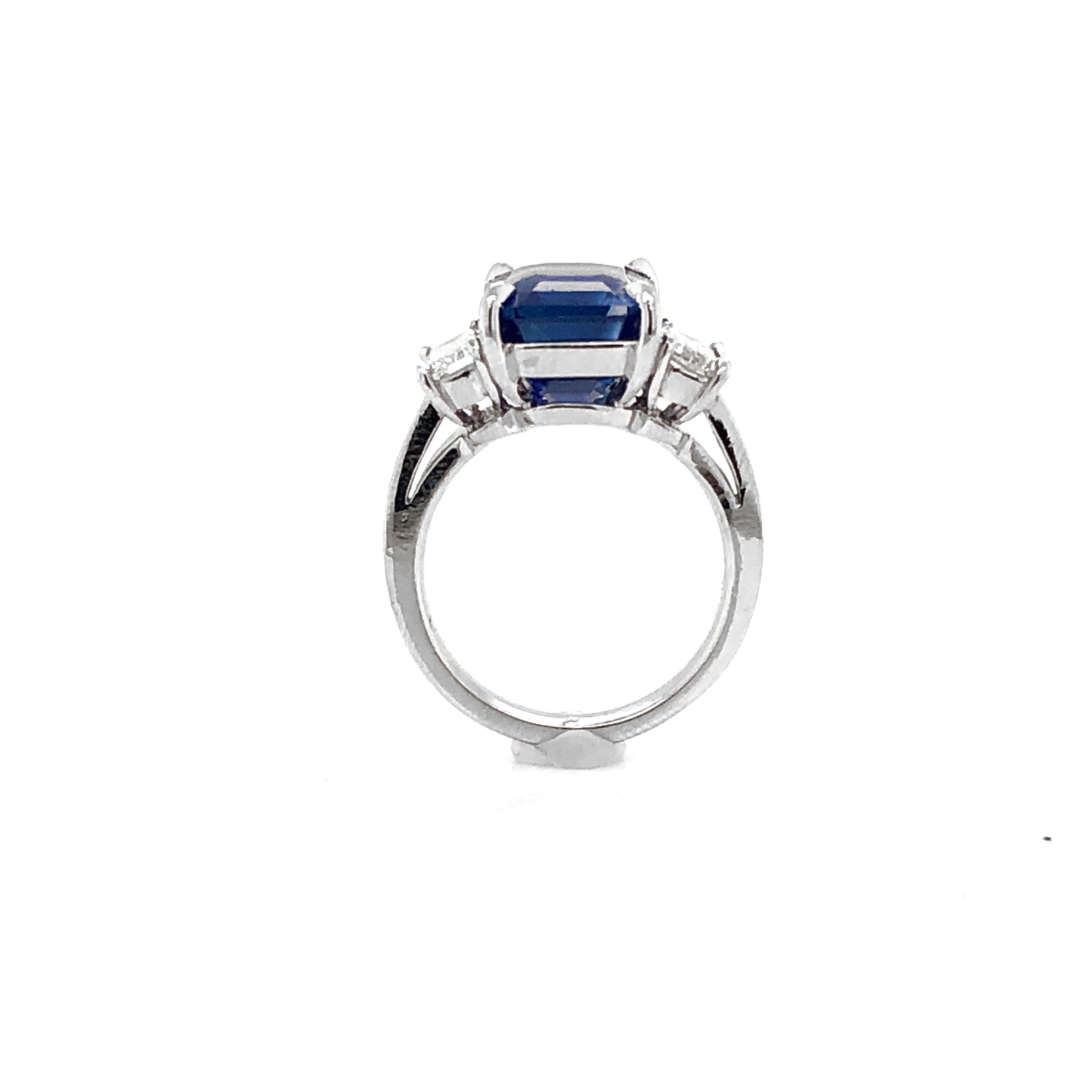 Certified Ceylon Sapphire 8.76 Carat Baguette Diamonds Platinum Ring In New Condition In New York, NY