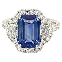 Certified Ceylon Sapphire 
Diamond Ring in 18 Karat White Gold