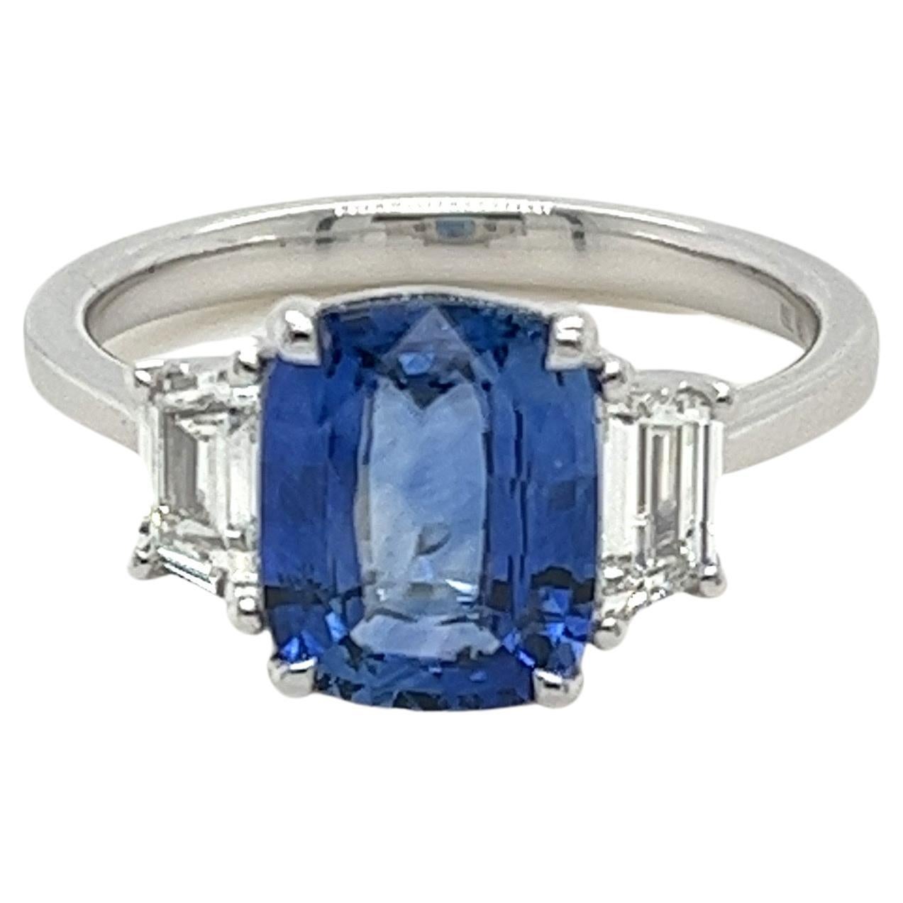 Certified Ceylon Sapphire & Diamond Ring in 18 Karat White Gold For Sale