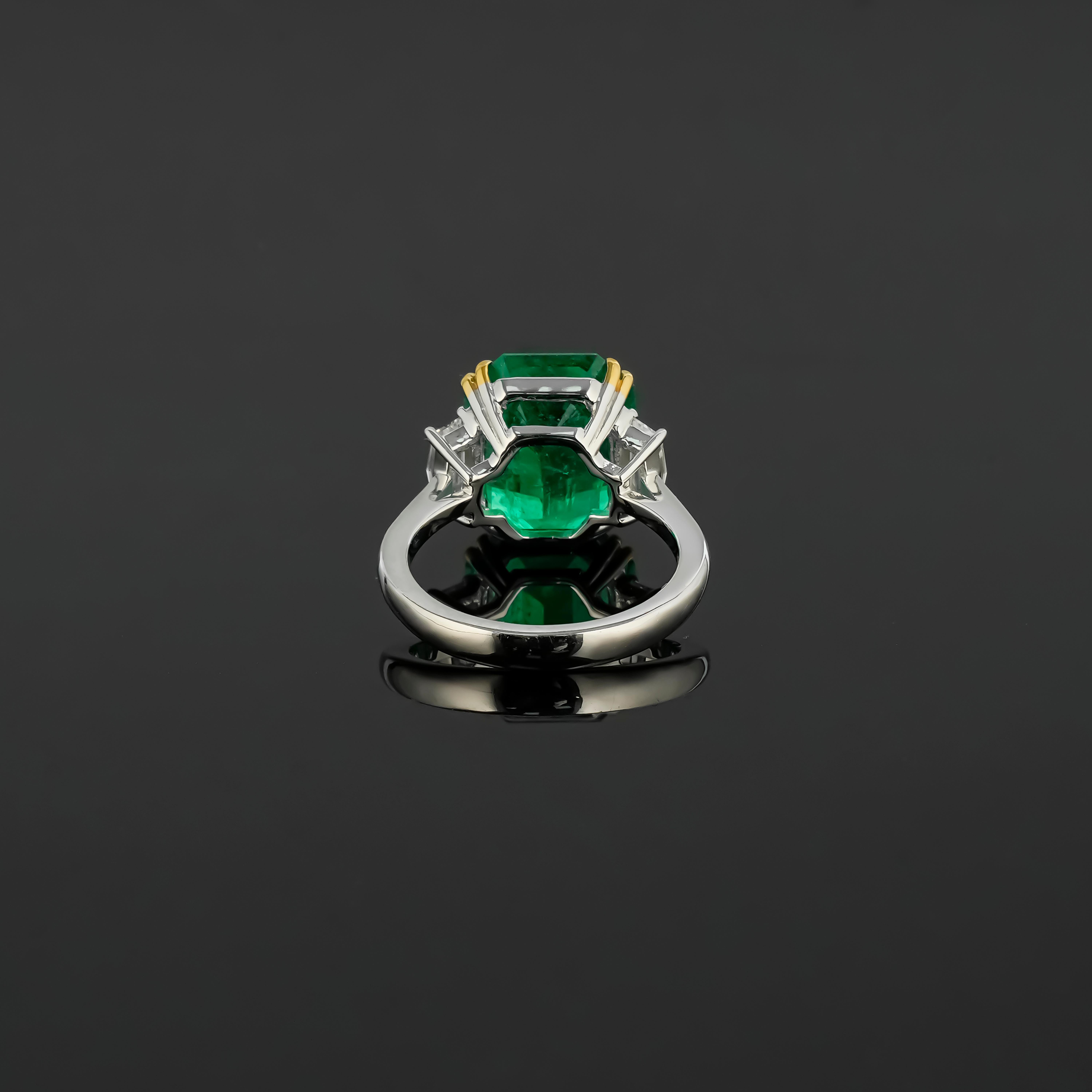 Certified Classic Colombian Emerald Set 18K In White Gold Ring Engagement Ring In New Condition For Sale In Bangkok, Thailand
