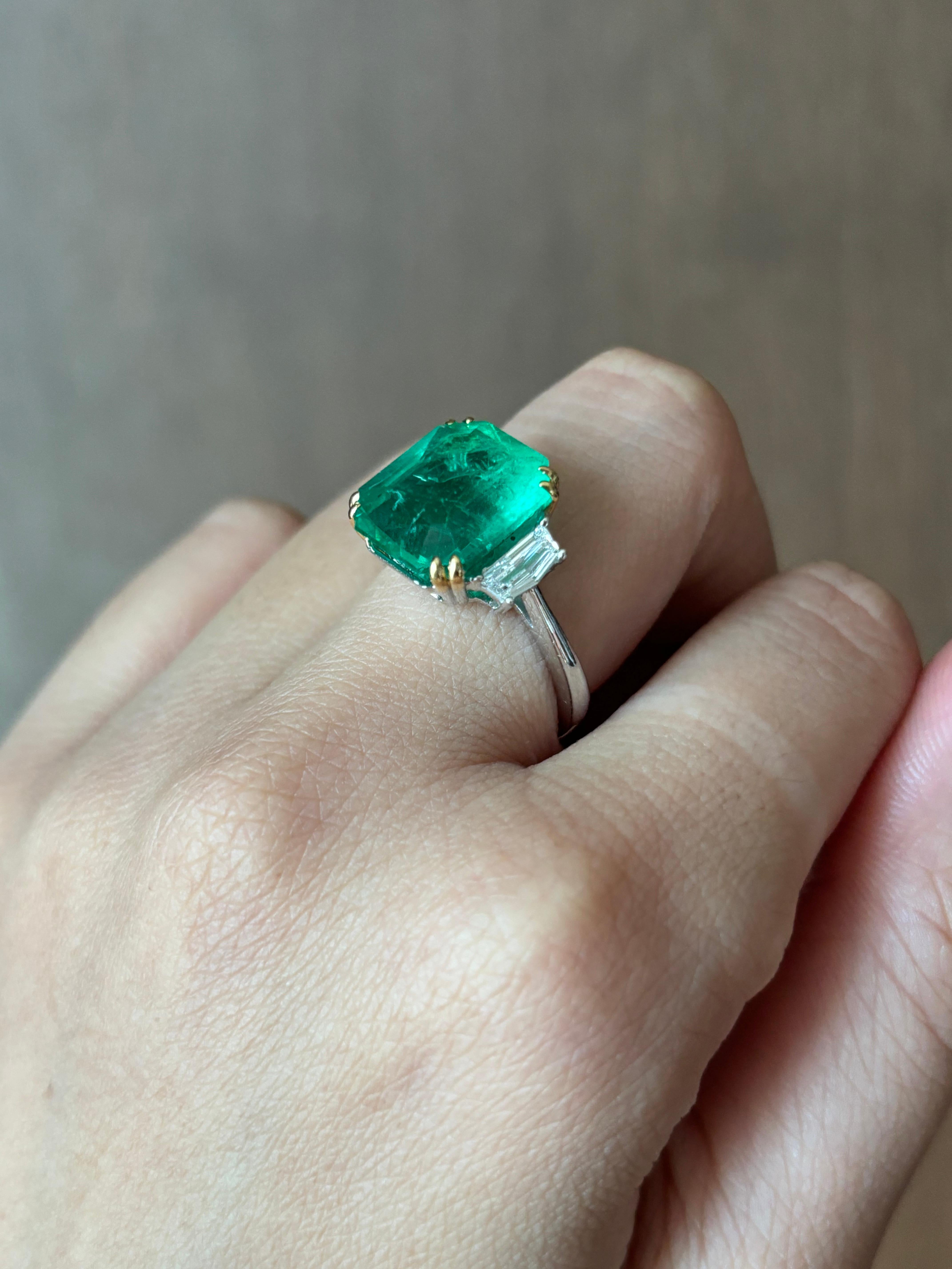 Certified Classic Colombian Emerald Set 18K In White Gold Ring Engagement Ring For Sale 2