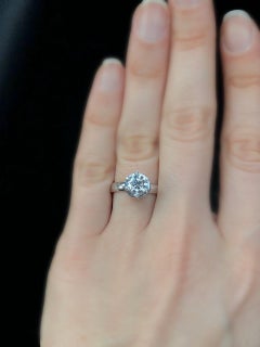 Certified Classical 1 Karat Round Diamond 18 Karat White Gold Engagement Ring