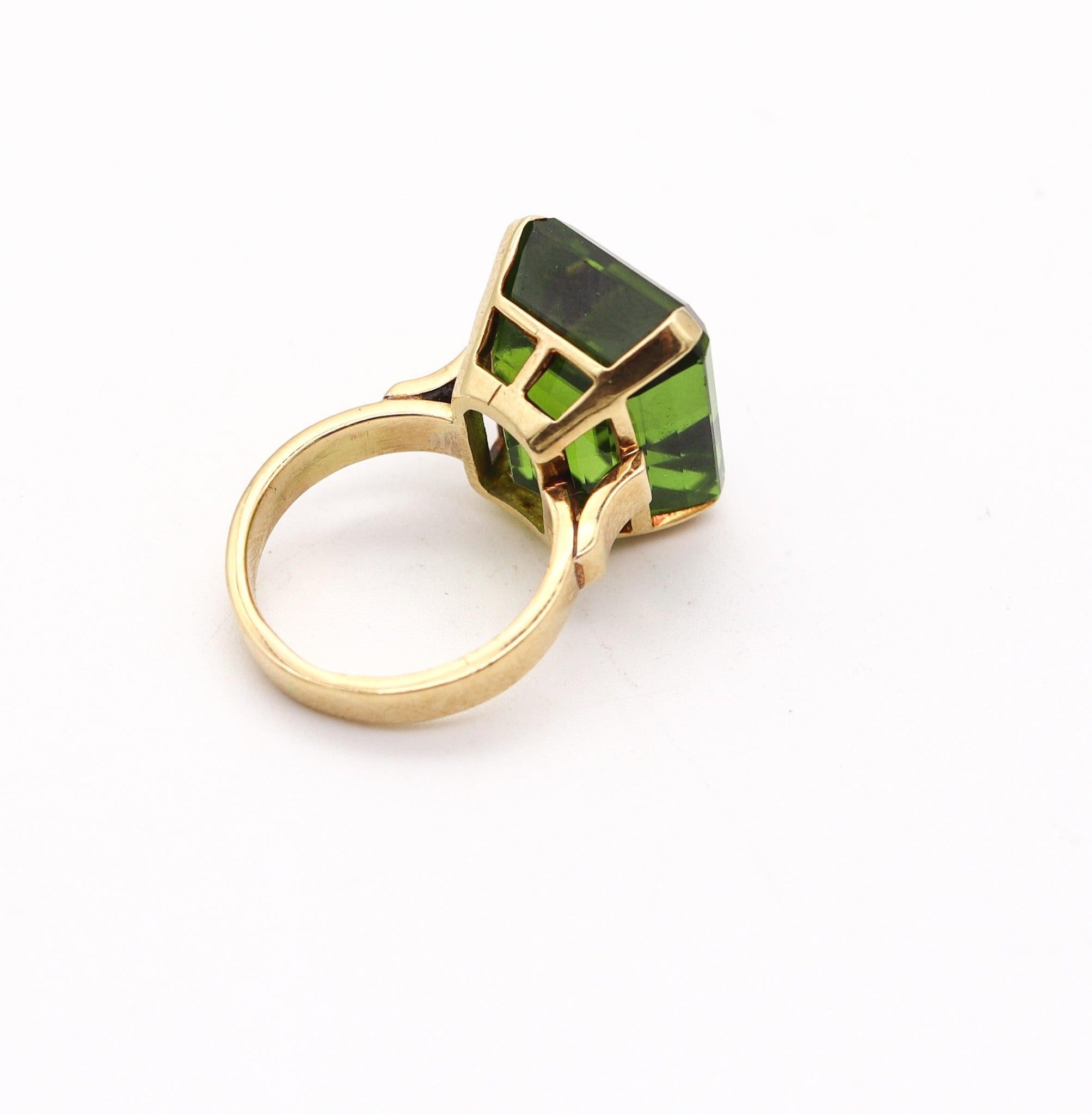 CERTIFIED Cocktail Ring In 18Kt Yellow Gold With Rare 31.56 Cts Green Peridot In Excellent Condition For Sale In Miami, FL