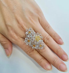 Anillo de cóctel certificado con diamantes naturales de color fantasía y talla rosa Oro de 18 quilates