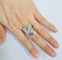 Anello da cocktail certificato con diamanti Nature Fancy Color e Rose Cut in oro 18 carati