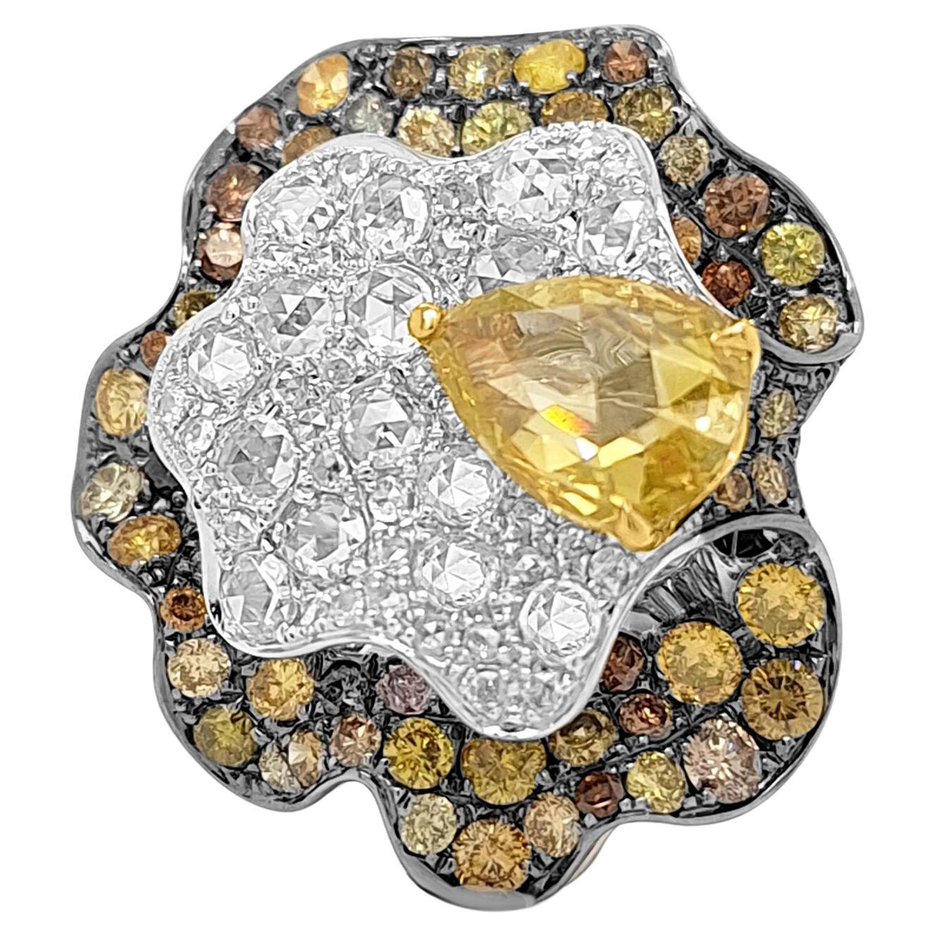 Anello da cocktail certificato con diamanti Nature Fancy Color e Rose Cut in oro 18 carati in vendita