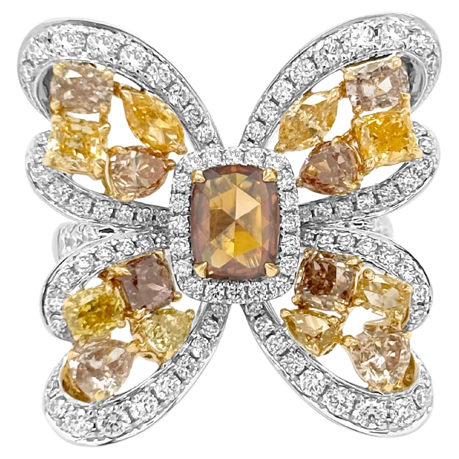 Zertifizierter Cocktailring mit natürlichen Diamanten im Fancy-Color-Mix-Schliff in 18 Karat Gold im Angebot
