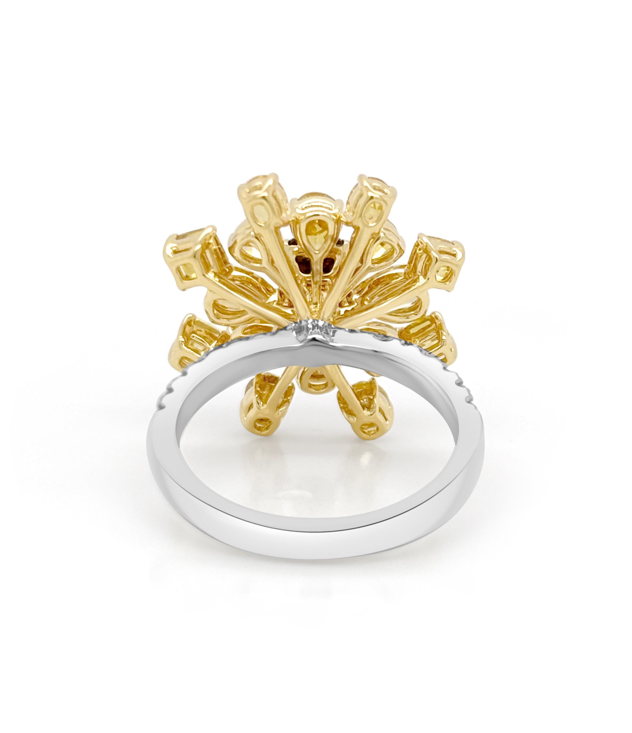 Dieser zertifizierte Cocktailring ist ein Fest des Lichts, der Farben und der Handwerkskunst. Er zeigt die außergewöhnliche Schönheit natürlicher Diamanten im Rosenschliff (Fancy Color), die in luxuriöses 18-karätiges Gold gefasst sind. Jeder