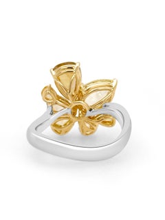 Anello da cocktail certificato con diamanti taglio rosa pera Nature Fancy Color in oro 18 carati