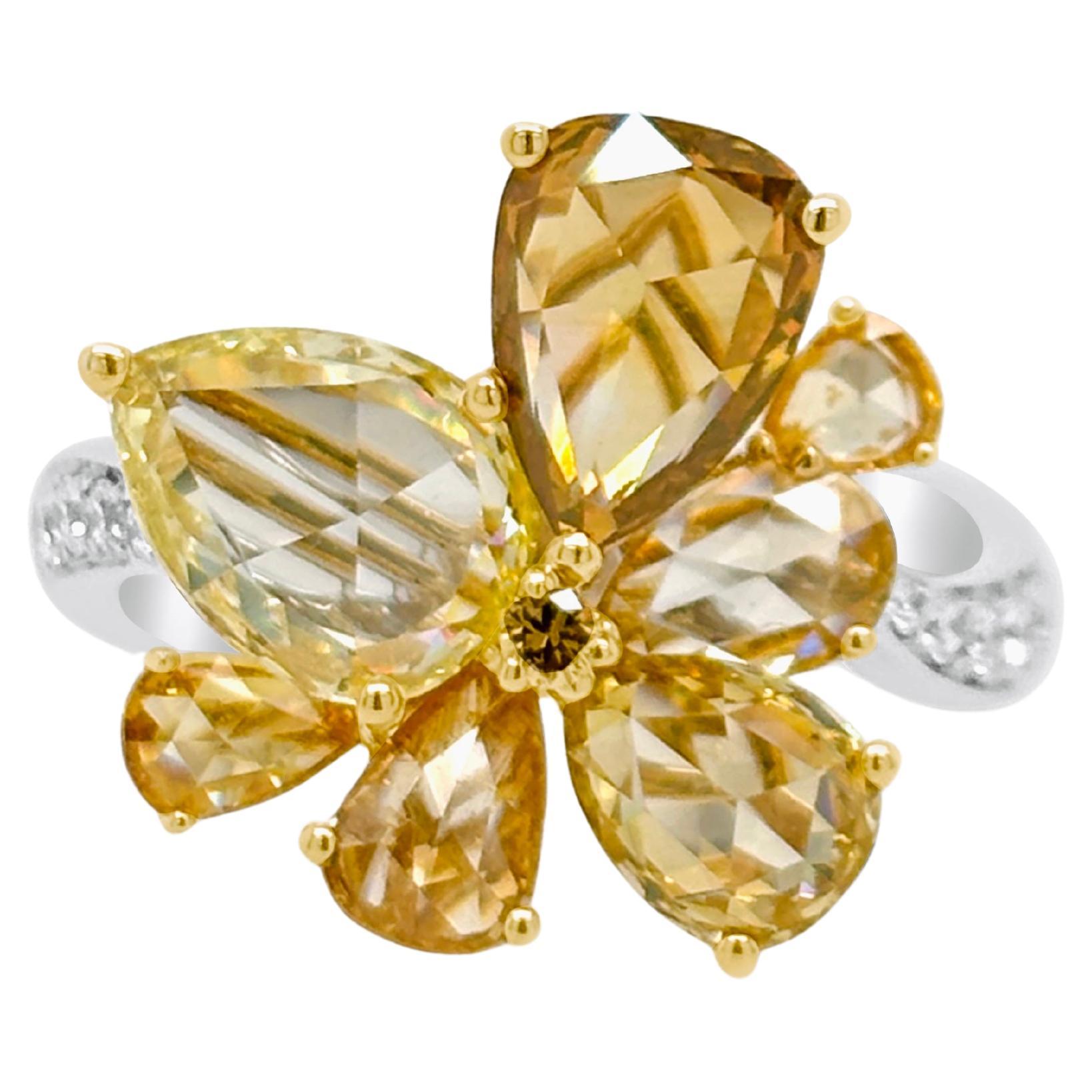 Anello da cocktail certificato con diamanti taglio rosa pera Nature Fancy Color in oro 18 carati