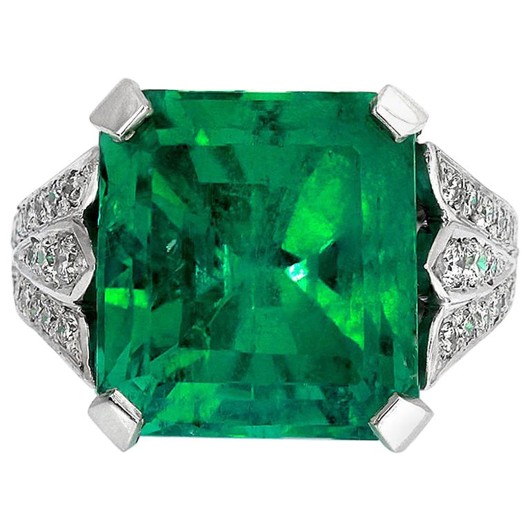 Certified Colombian Emerald 12.9 Carat and Diamonds Fleur-de-Lis Design Ring