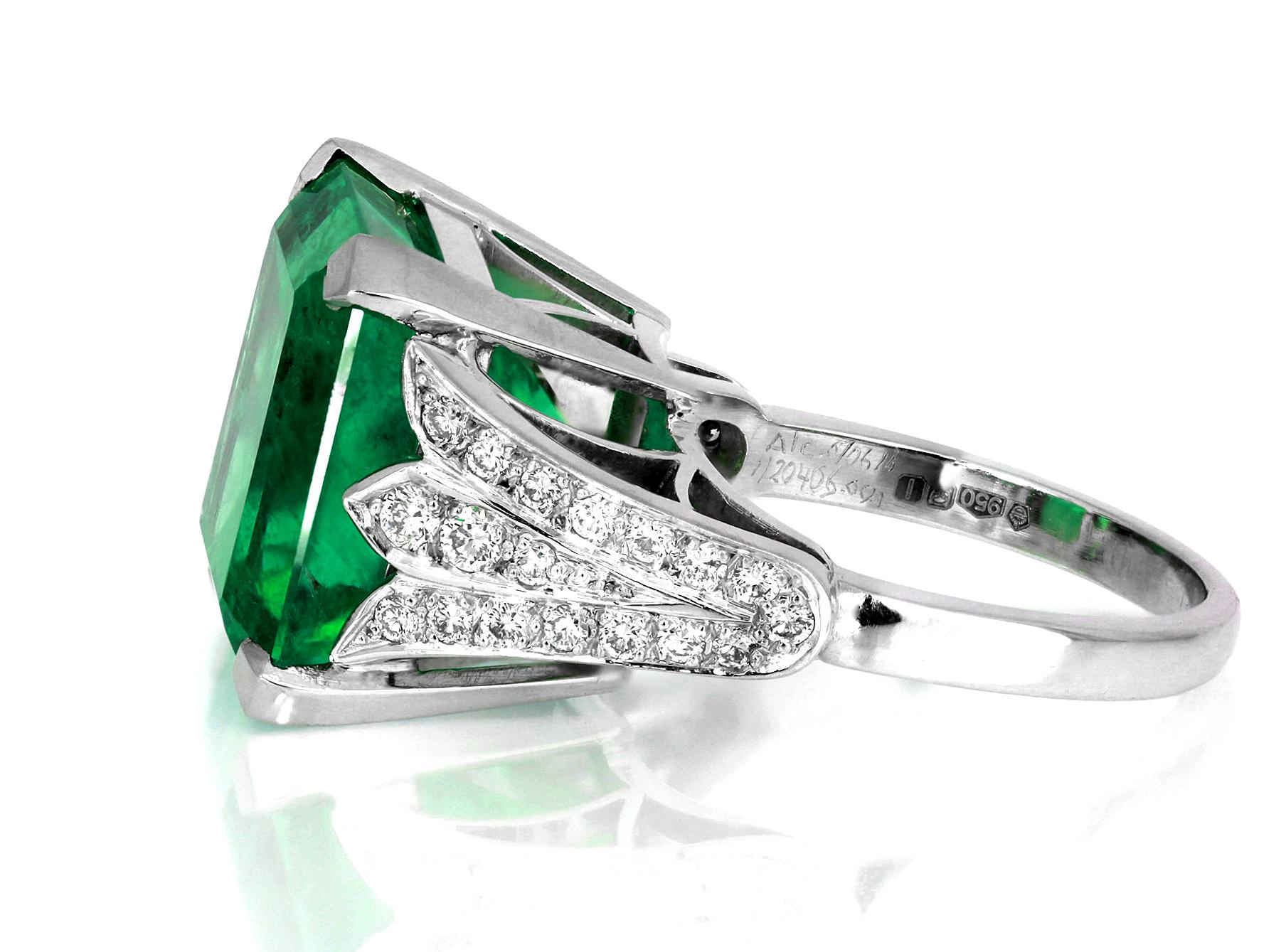 Modern Certified Colombian Emerald 12.9 Carat and Diamonds Fleur-de-Lis Design Ring
