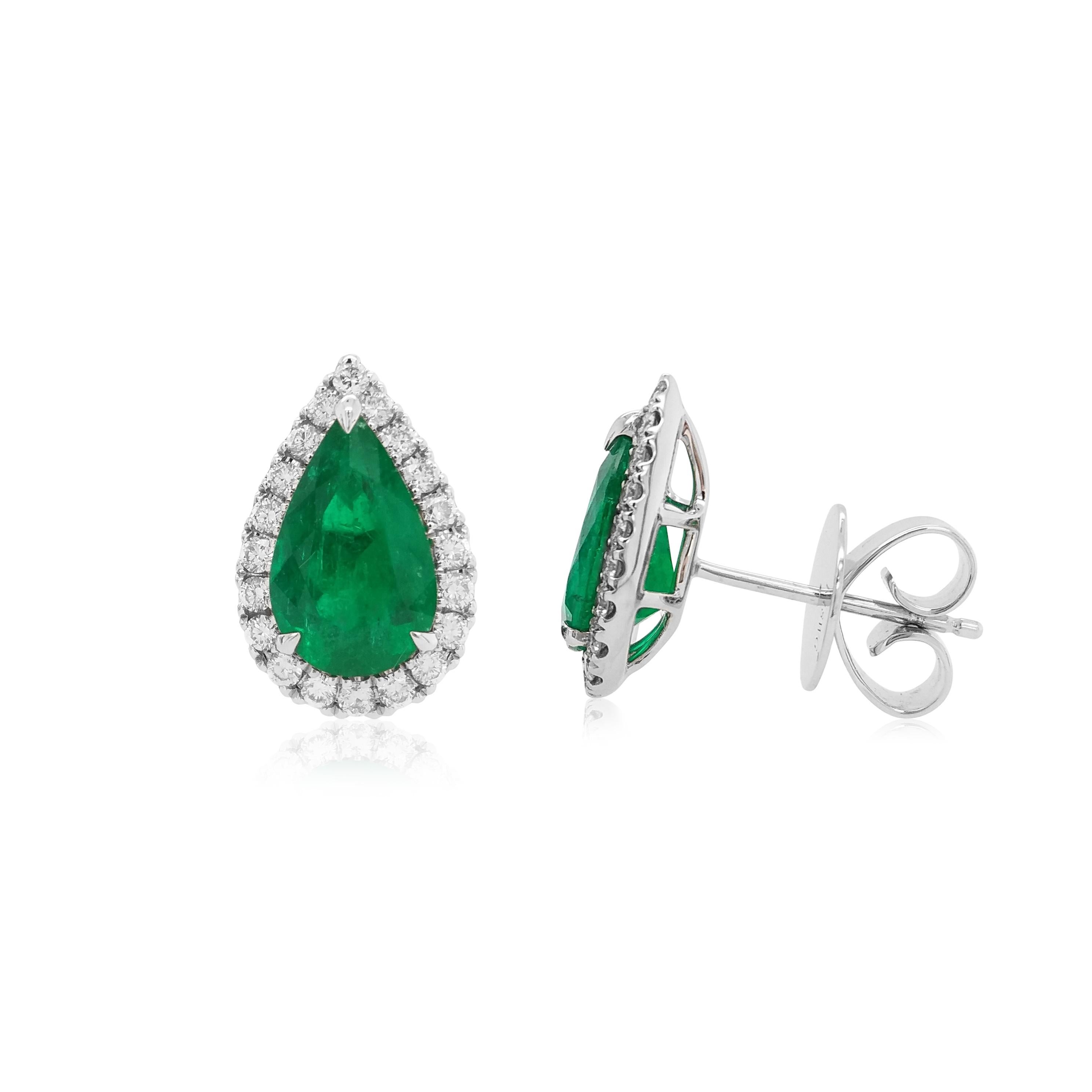 These timeless earrings feature lustrous pear-shaped Colombian Emeralds surrounded by a delicate scintillating white diamond halo. These earrings are a contemporary classic and will make the perfect addition to any jewelry collection.
-	Pear-Shape