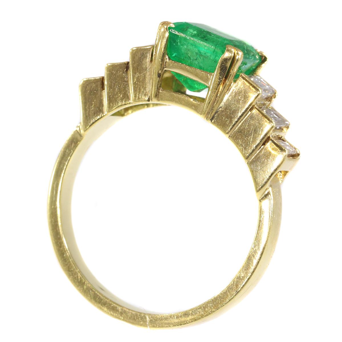Certified Colombian Emerald 2.34 Carat and Diamond 18 Karat Gold French Ring For Sale 3