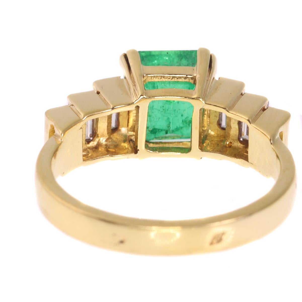 Certified Colombian Emerald 2.34 Carat and Diamond 18 Karat Gold French Ring For Sale 5