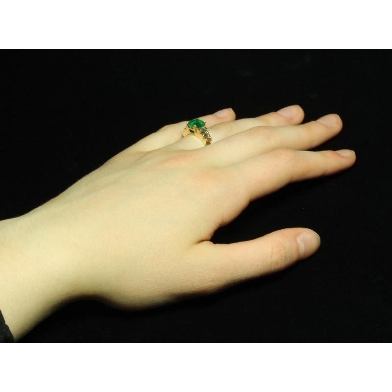 Certified Colombian Emerald 2.34 Carat and Diamond 18 Karat Gold French Ring For Sale 7