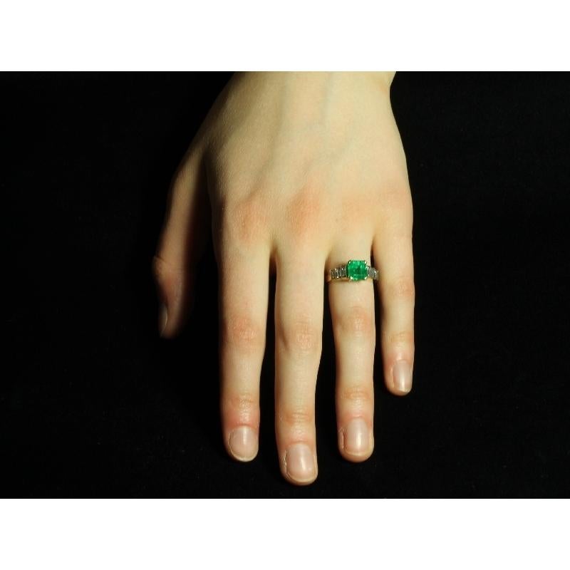 Certified Colombian Emerald 2.34 Carat and Diamond 18 Karat Gold French Ring For Sale 8