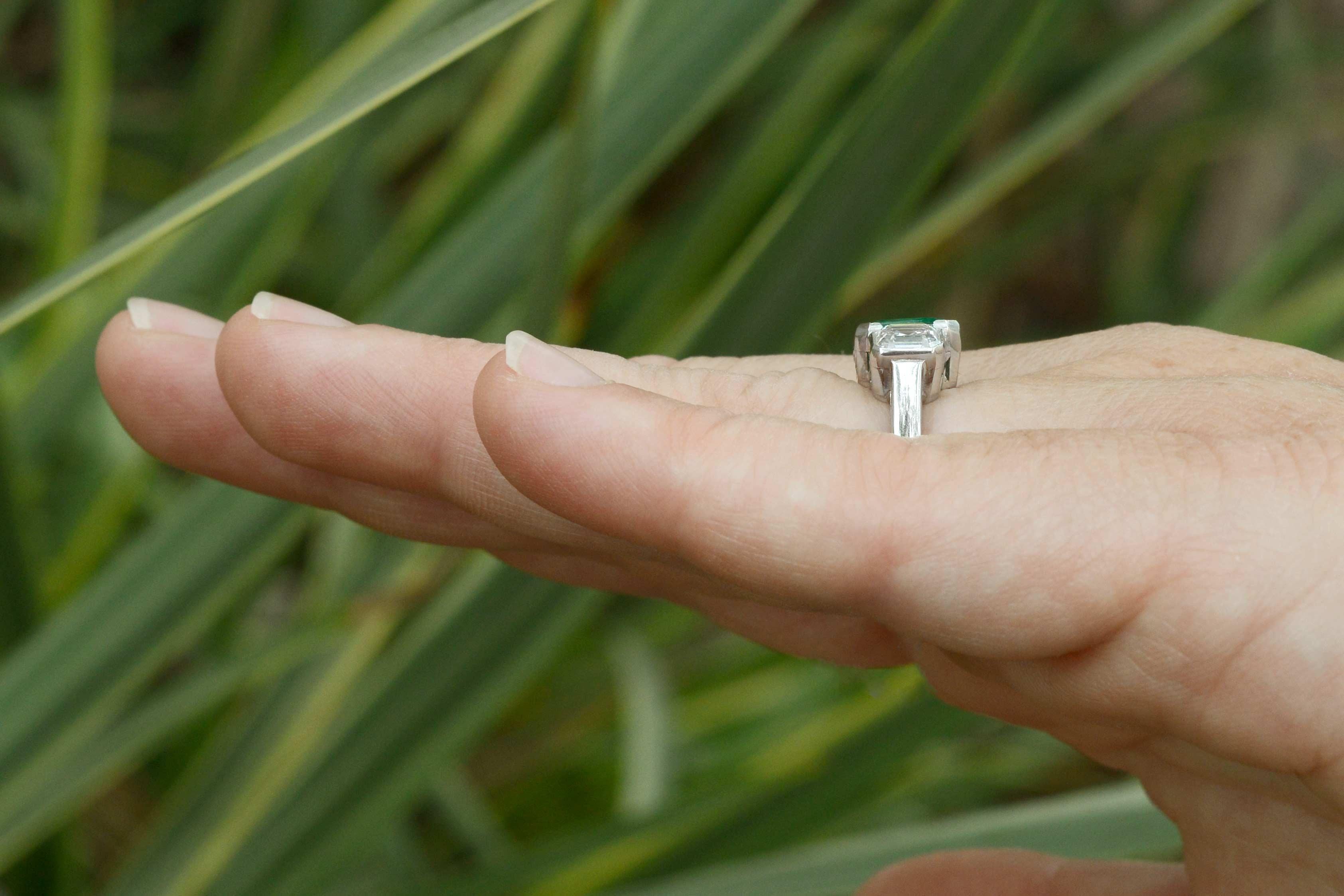 Certified Colombian Emerald 3-Stone Art Deco Ring Square Diamonds 4 Carat In Good Condition In Santa Barbara, CA