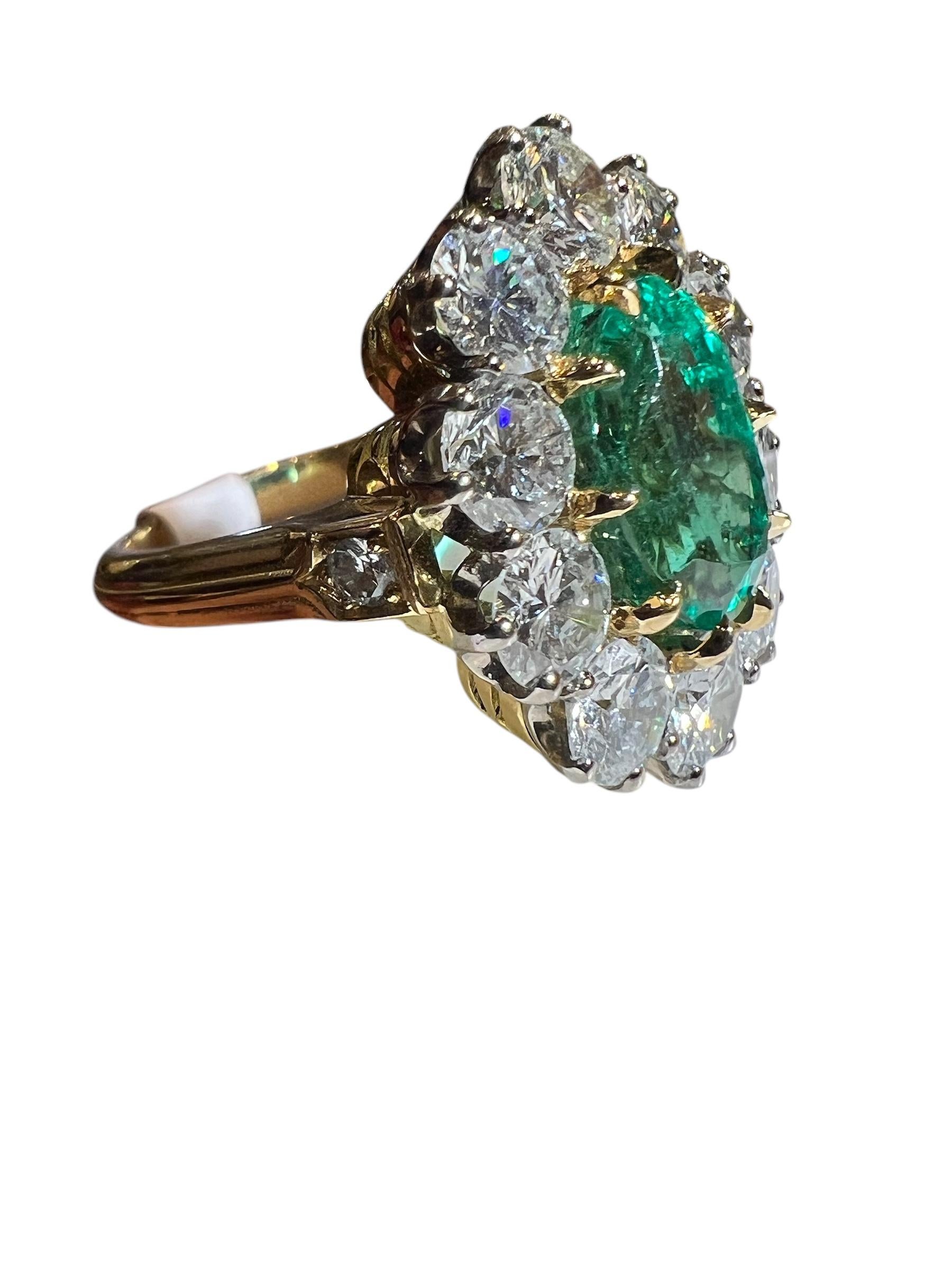 Napoléon III Bague en or 18 carats avec émeraude colombienne certifiée de 4,99 carats et diamants de 3,92 carats en vente