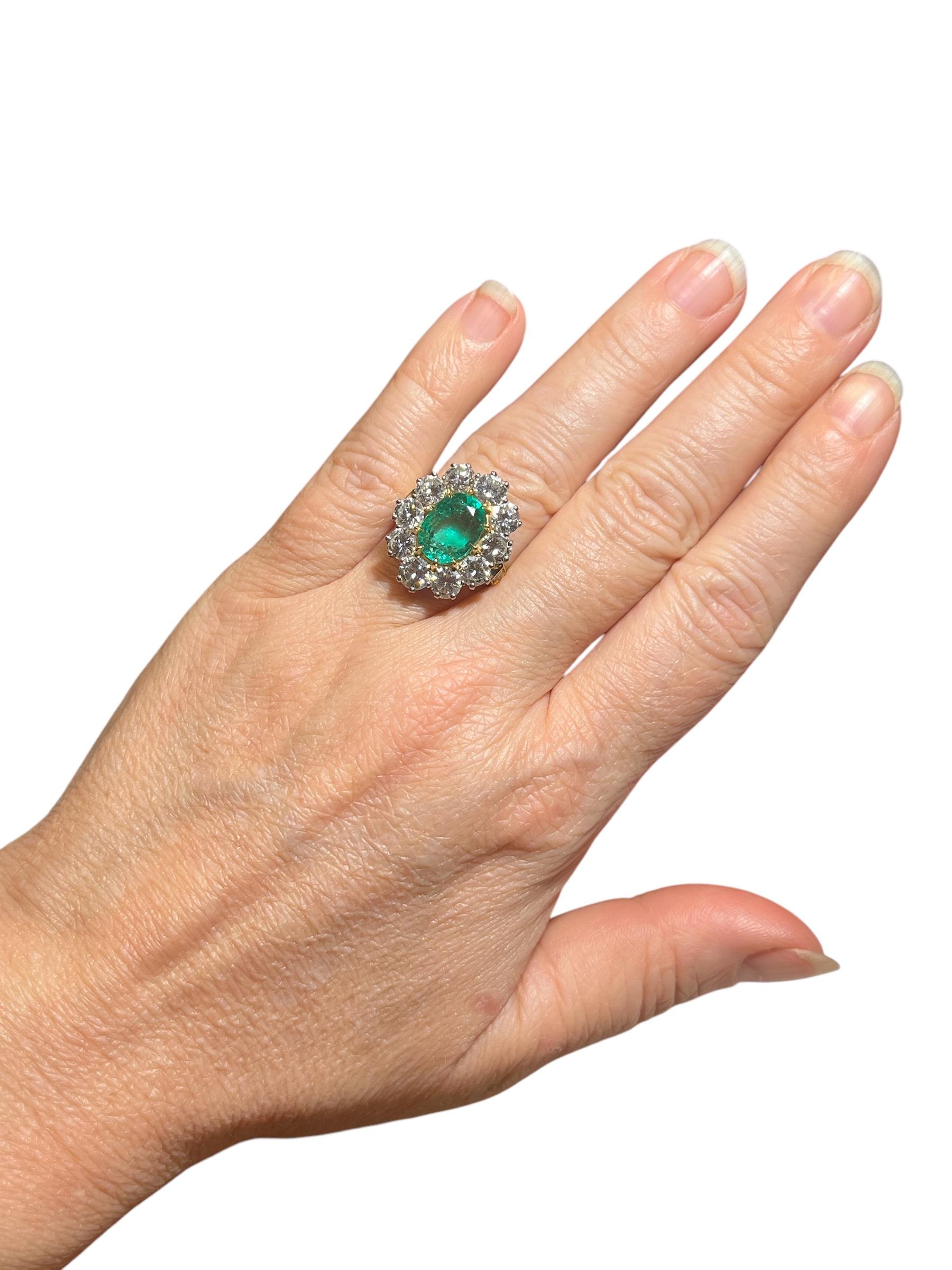 Taille émeraude Bague en or 18 carats avec émeraude colombienne certifiée de 4,99 carats et diamants de 3,92 carats en vente