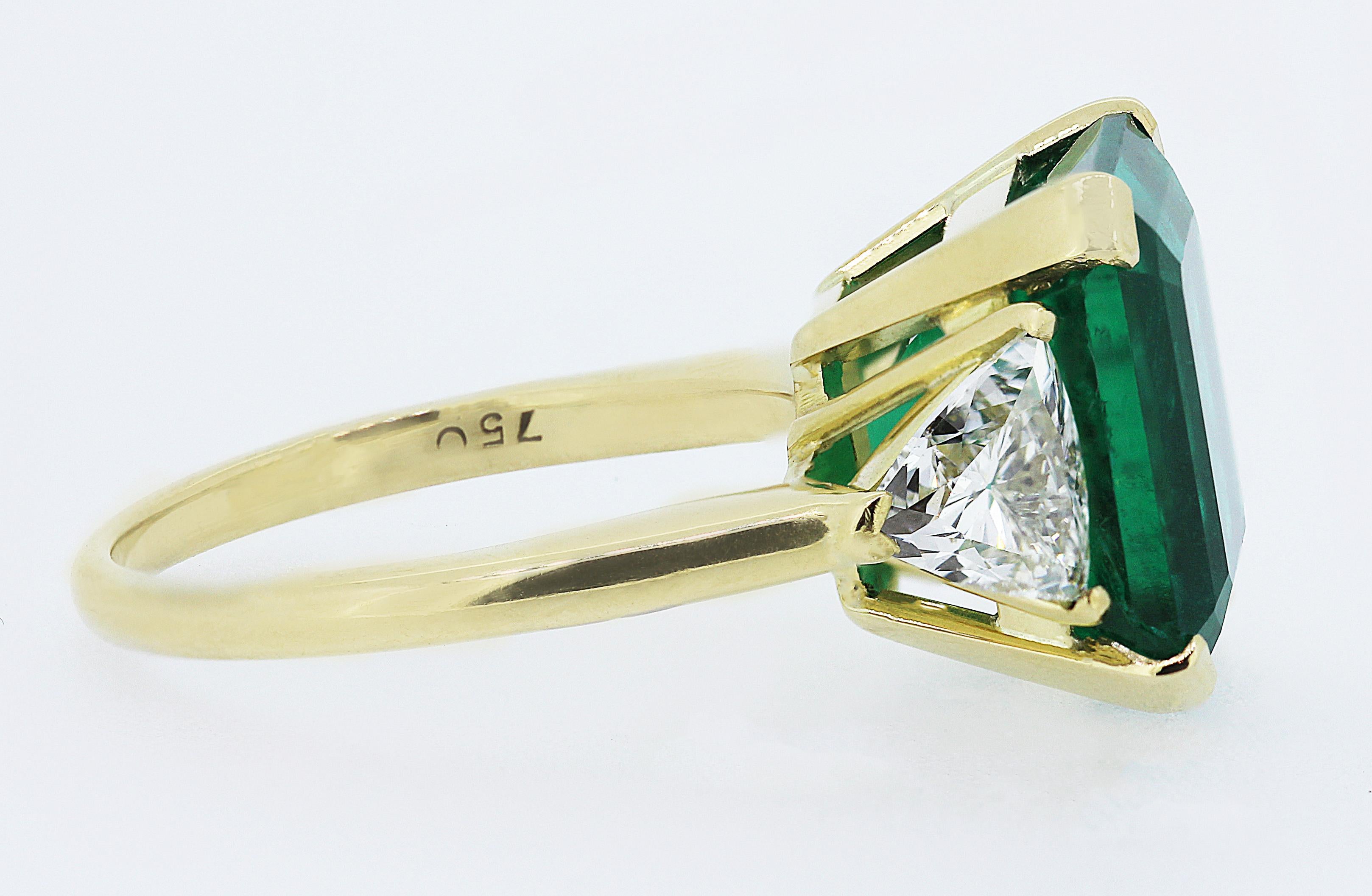 Contemporary Certified Colombian Emerald 7.75ct & Diamonds 3-Stone Ring in 18ct Gold, Vintage