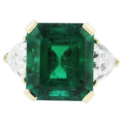 Certified Colombian Emerald 7.75ct 
Diamonds 3-Stone Ring in 18ct Gold, Vintage