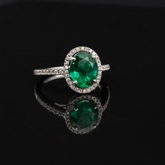 Certified Colombian Emerald and Diamond 18-Kt gold Halo-Ring