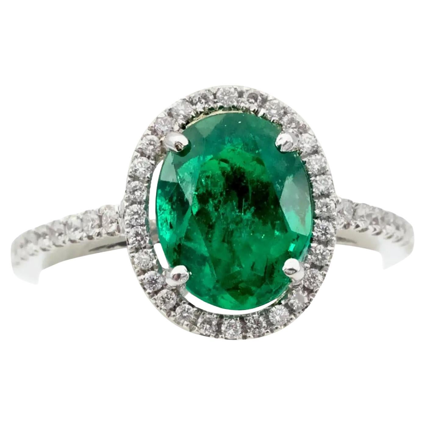 Certified Colombian Emerald and Diamond 18-Kt gold Halo-Ring