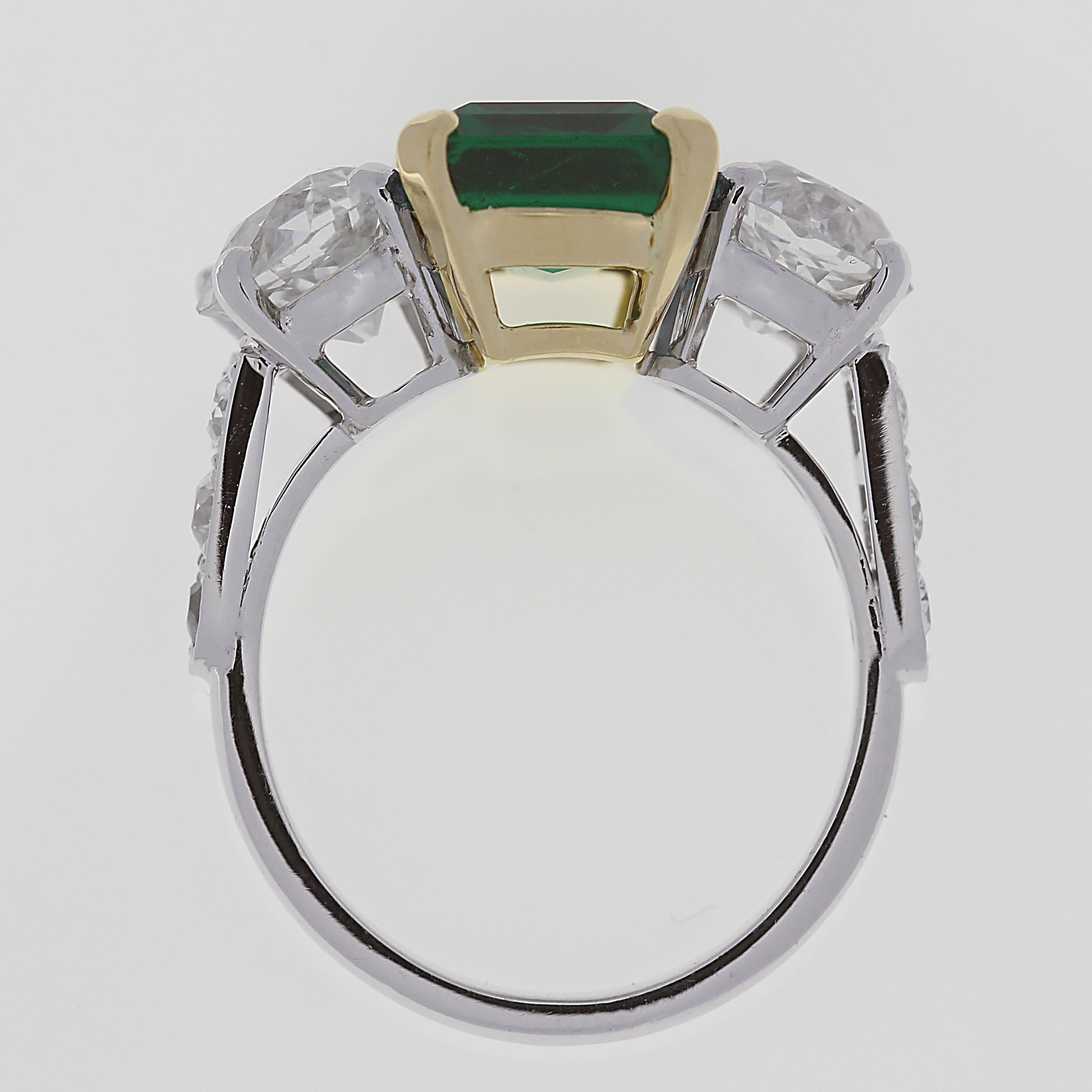 Certified Colombian Emerald and Old European Cut Diamond Three-Stone Ring In New Condition In London, GB