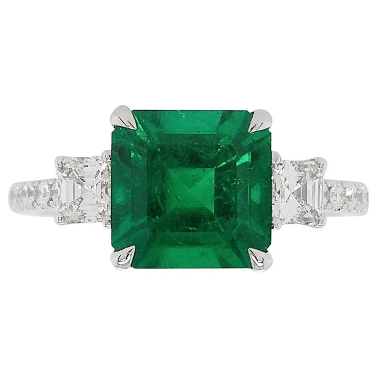 Certified Colombian Emerald and White Diamond in 18K Three-Stone Engagement Ring For Sale
