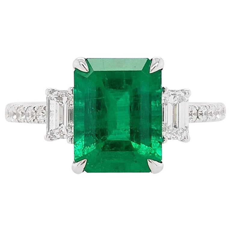 Certified Colombian Emerald White Diamond 18K Three-Stone Engagement Ring For Sale