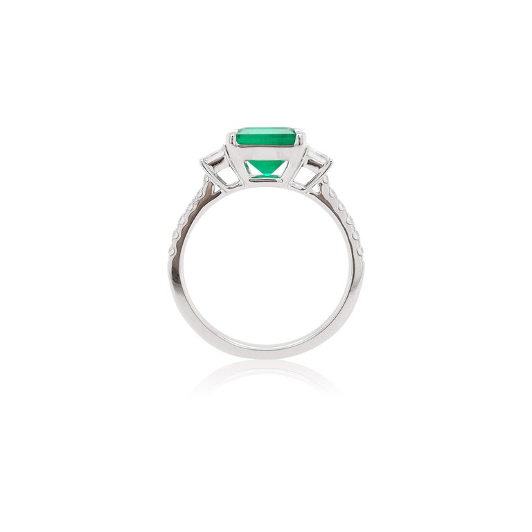 Contemporary Certified Colombian Emerald and White Diamond in 18K Three-Stone Engagement Ring For Sale
