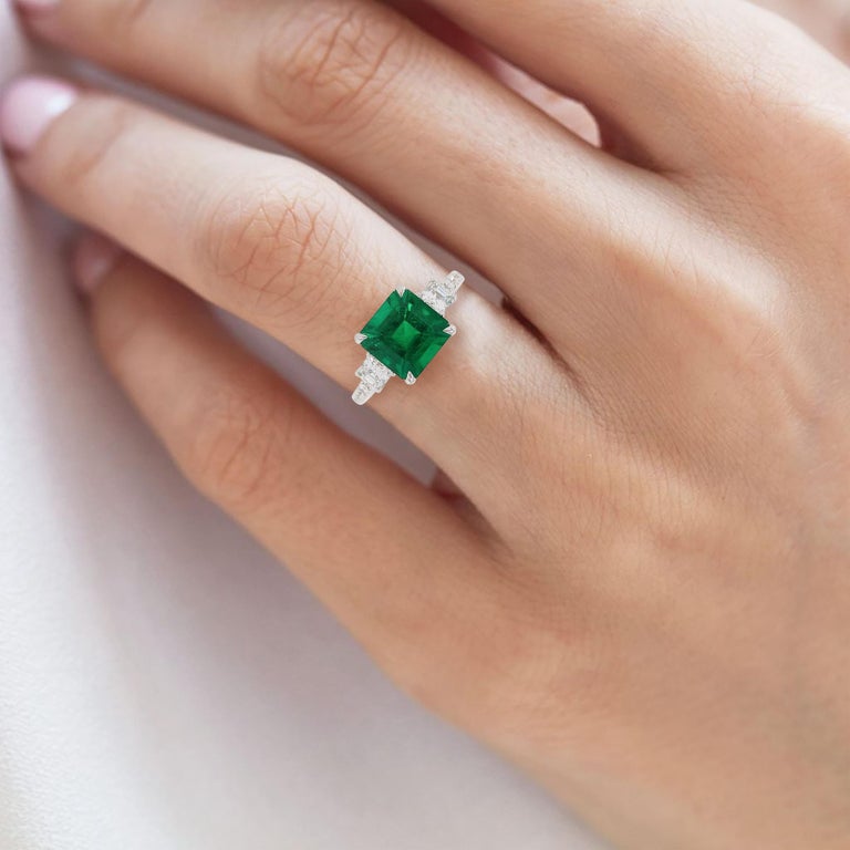 Certified Colombian Emerald White Diamond 18K Three-Stone Engagement Ring In New Condition In Hong Kong, HK