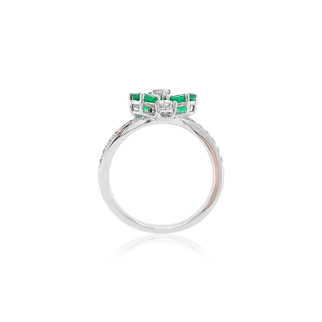 Contemporary Certified Colombian Emerald White Diamond 18K Gold Cocktail Ring For Sale