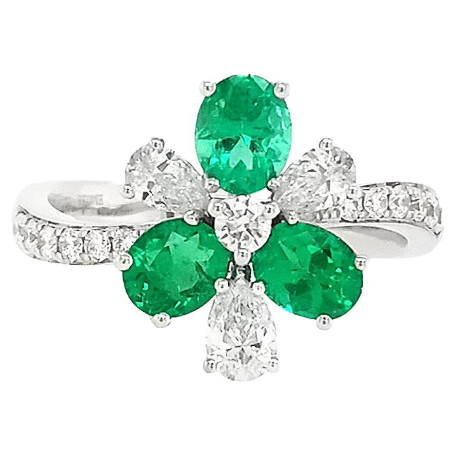 Certified Colombian Emerald White Diamond 18K Gold Cocktail Ring