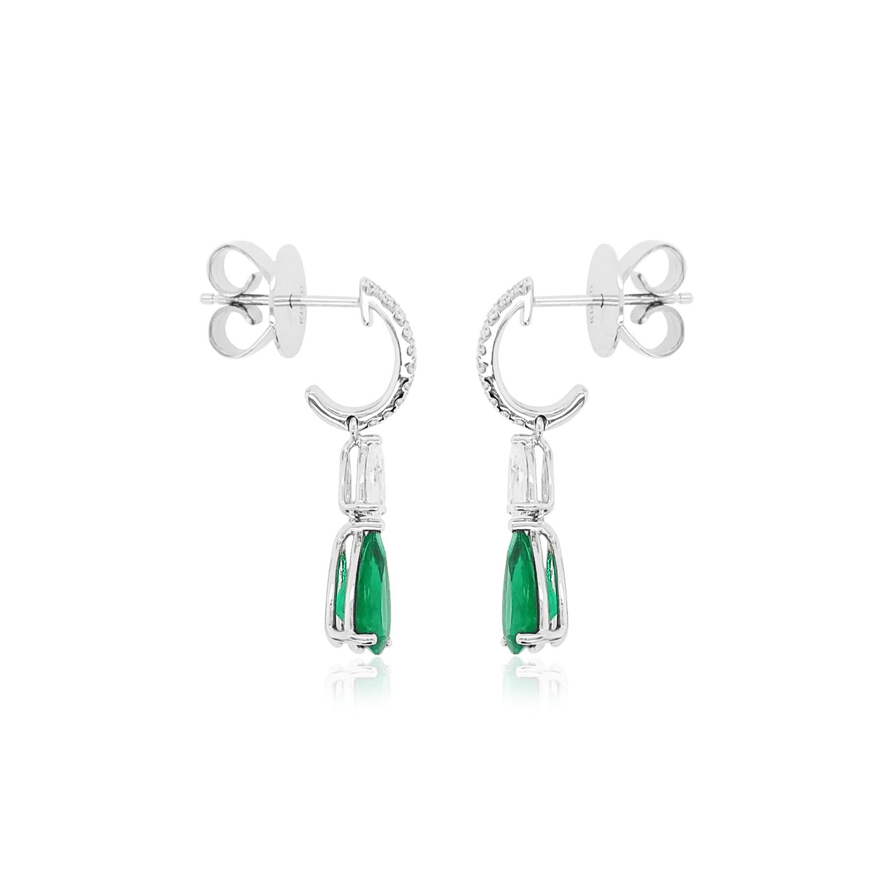 Contemporain Boucles d'oreilles en or 18K avec émeraude colombienne certifiée et diamant blanc en vente