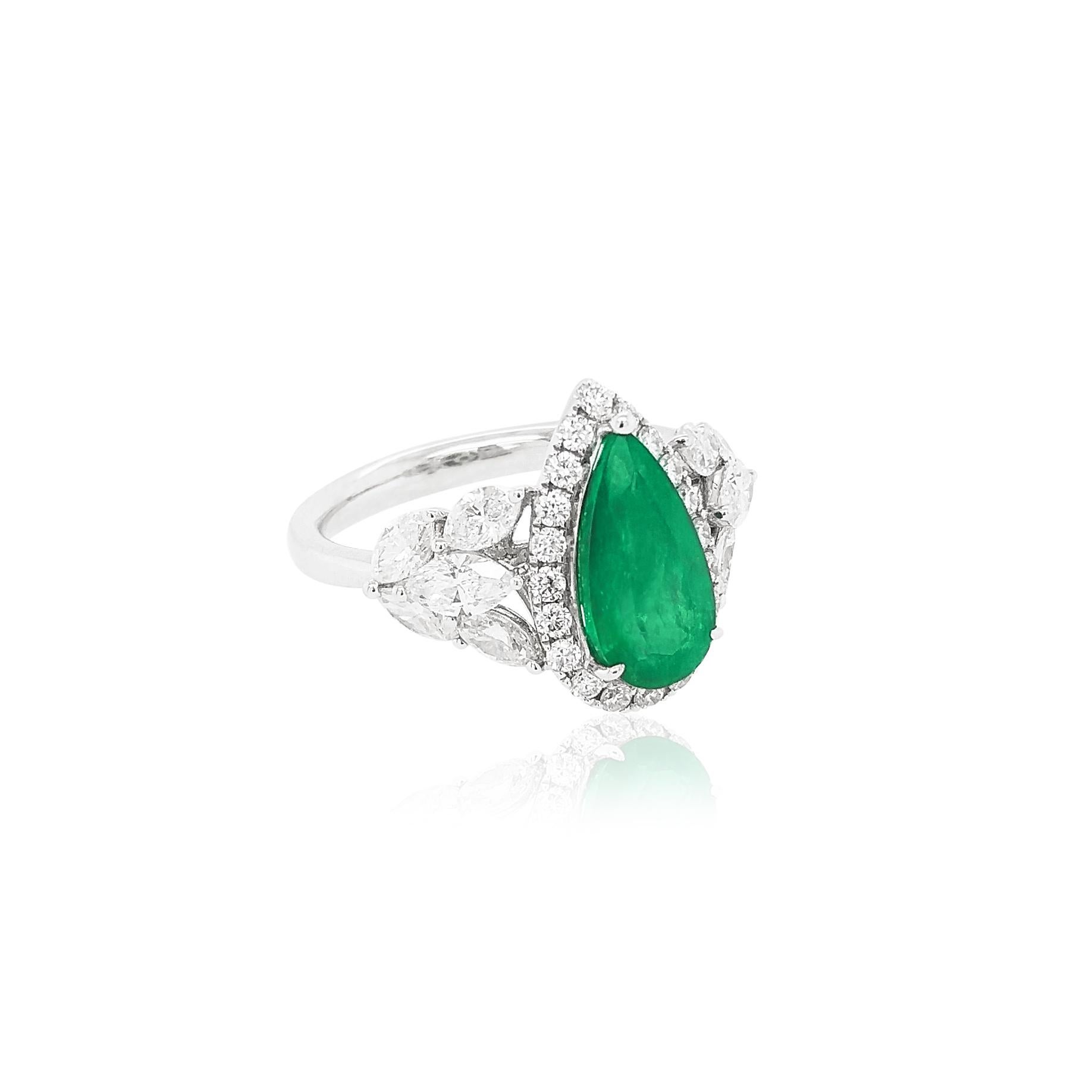 Certified Colombian Emerald White Diamond Platinum Cocktail Ring In New Condition For Sale In Hong Kong, HK
